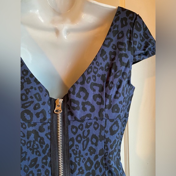 SOLD! BB Dakota Blue Leopard Print Denim “Freye” Dress NWT Sz 6 Retro Rockabilly - Picture 11 of 12